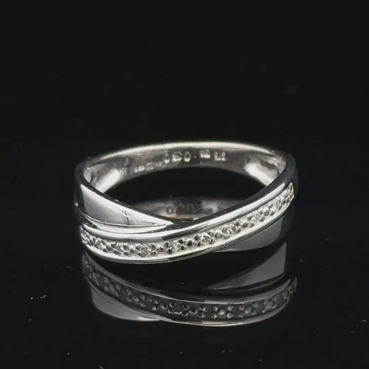 9ct white gold diamond ring size J1/2