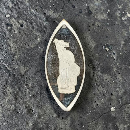 Reeves and Sons Queen's Beasts silver coin ingot with detailed design and branding, showcasing a shiny silver finish.