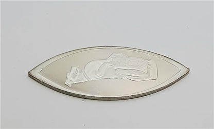 Reeves and Sons Queen’s Beasts silver coin ingot SH25098L with detailed engravings and a shiny silver finish.