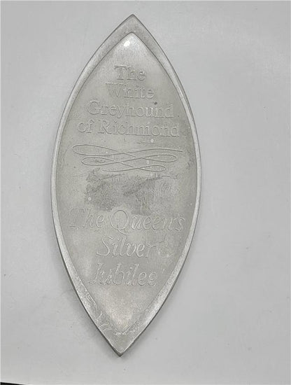 Reeves and Sons Queen's Beasts silver coin ingot with intricate design and silver finish, labeled SH25098L.
