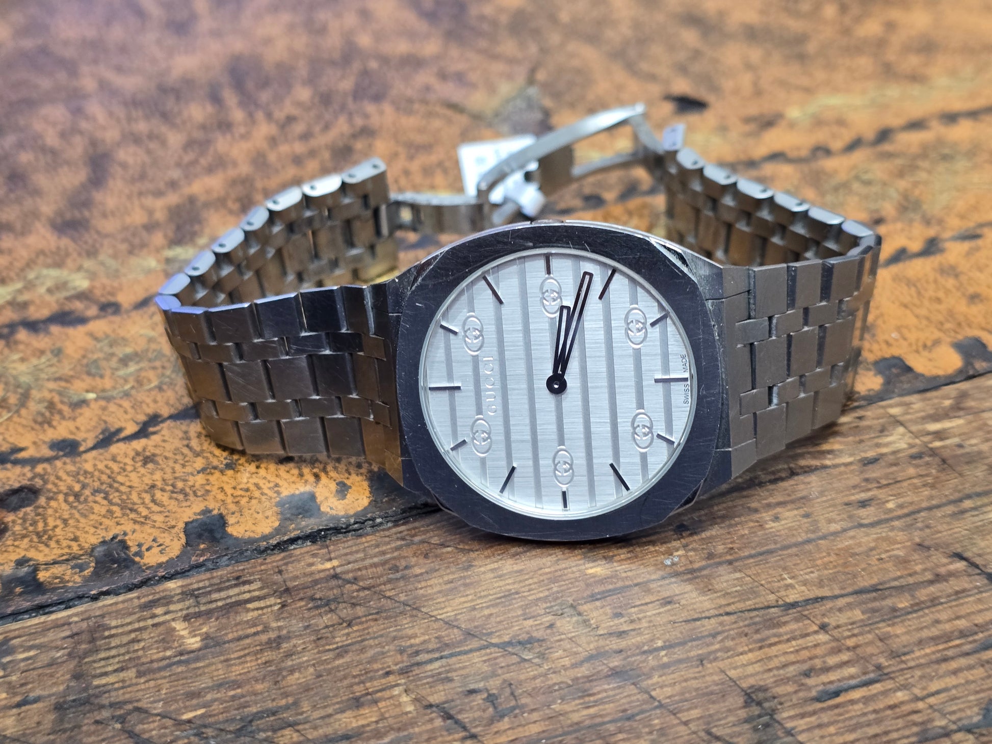 Reeves and Sons ladies Gucci watch box with paper, stylish storage case for fashionable women's wristwatches.