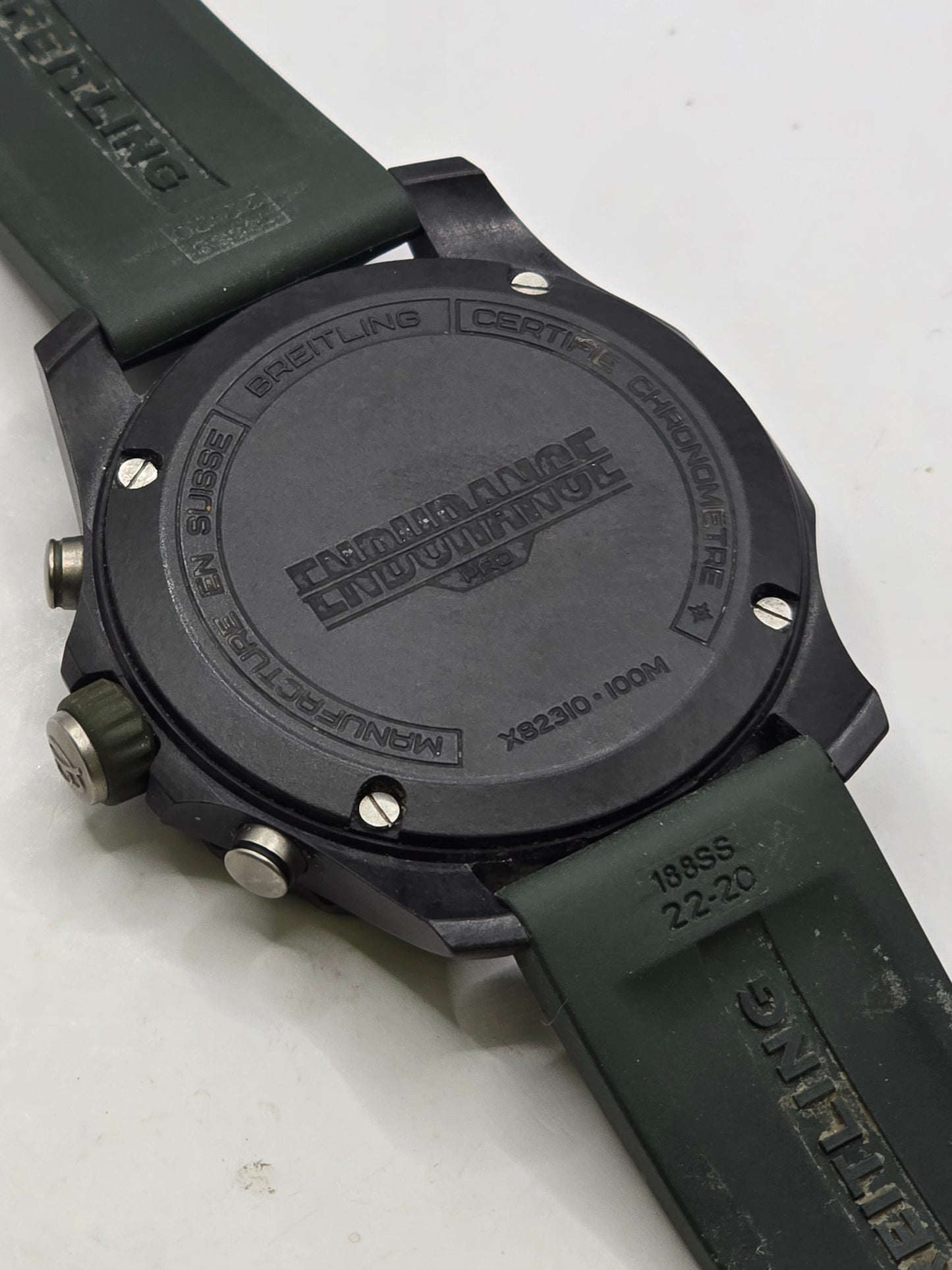 Breitling Endurance Pro 44 – Khaki Green / Black (Ref. X82310D31B1S1) (sh27648b)