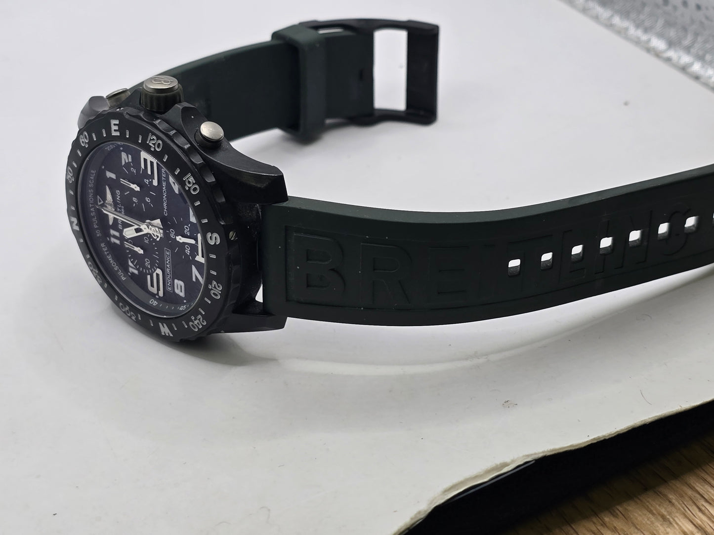 Breitling Endurance Pro 44 – Khaki Green / Black (Ref. X82310D31B1S1) (sh27648b)