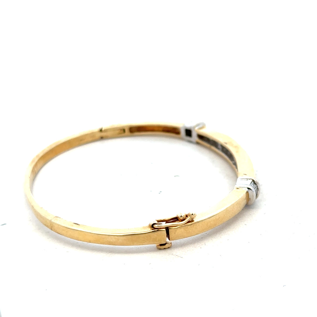 14ct yellow gold diamond bangle bracelet with 1 carat of diamonds and a weight of 17.5 grams, unbranded jewelry accessory.