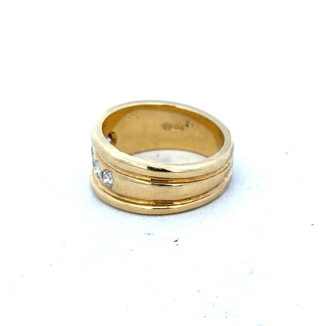 14ct yellow gold diamond ring in size J1/2, featuring a sparkling diamond set in a classic band.