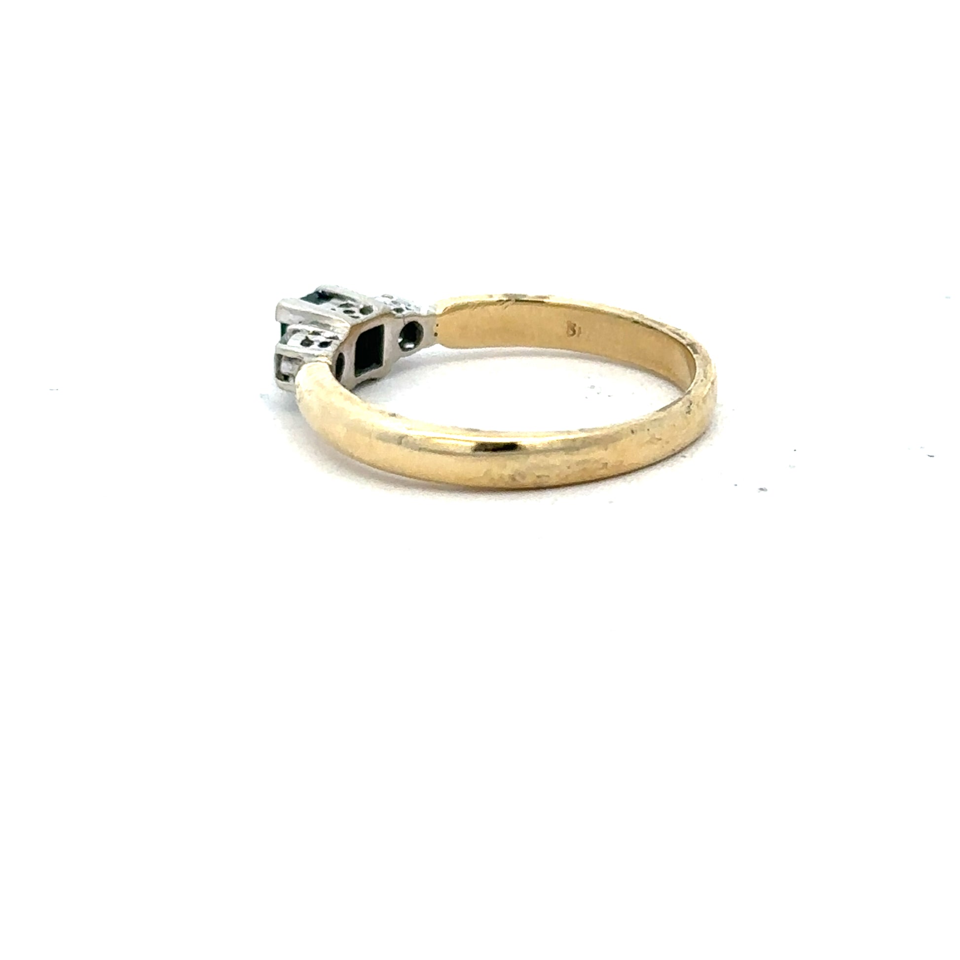 14ct yellow gold diamond ring in size M, featuring a sparkling diamond, unbranded jewelry, elegant and classic design.