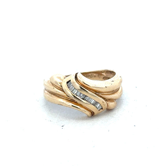 14ct yellow gold diamond ring in size M with a sparkling diamond, unbranded jewelry accessory.