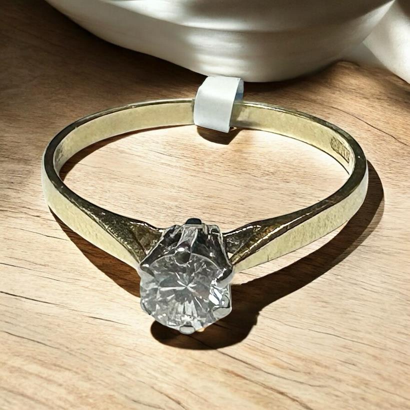 14ct yellow gold diamond ring in size P with sparkling diamonds, unbranded jewelry, elegant and classic design.