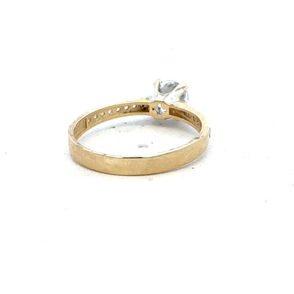 14ct yellow gold ring in size O with a smooth, polished finish, unbranded jewelry showcasing classic elegance.