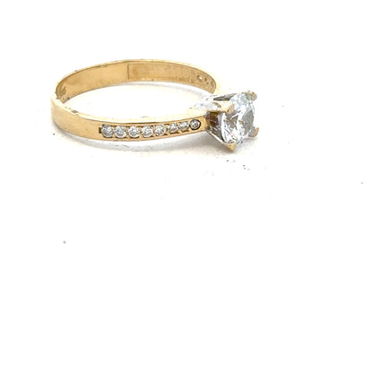 14ct yellow gold ring in size O, featuring a simple band design, unbranded jewelry piece with a polished finish.