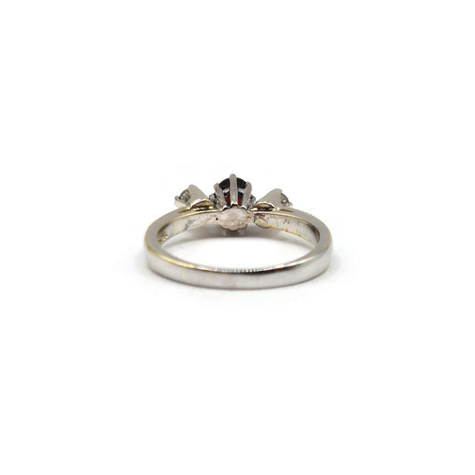 18ct white gold ring with 0.24ct diamond and 0.45ct garnet, featuring a elegant design and sparkling gemstones.