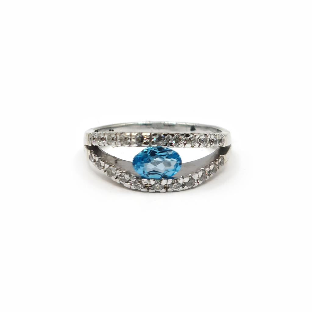 18ct white gold ring featuring a 0.40 carat blue topaz and 0.45 carat diamonds, elegant jewelry piece with sparkling gemstones.