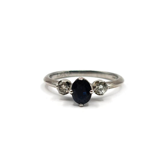 18ct white gold sapphire ring with 0.70 and 0.30 carat sapphires, showcasing the elegant design and sparkling gemstones.