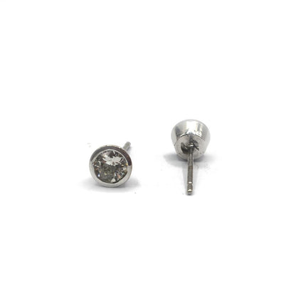 18ct white gold diamond stud earrings with 0.90 carats of sparkling diamonds, featuring a classic and elegant design.