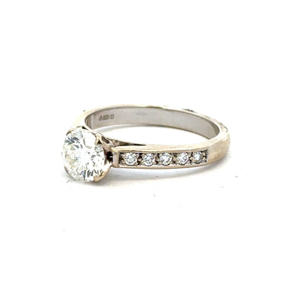 18ct white gold diamond ring with 1.135 carats, color I, clarity SI1, featuring a stunning central diamond design.