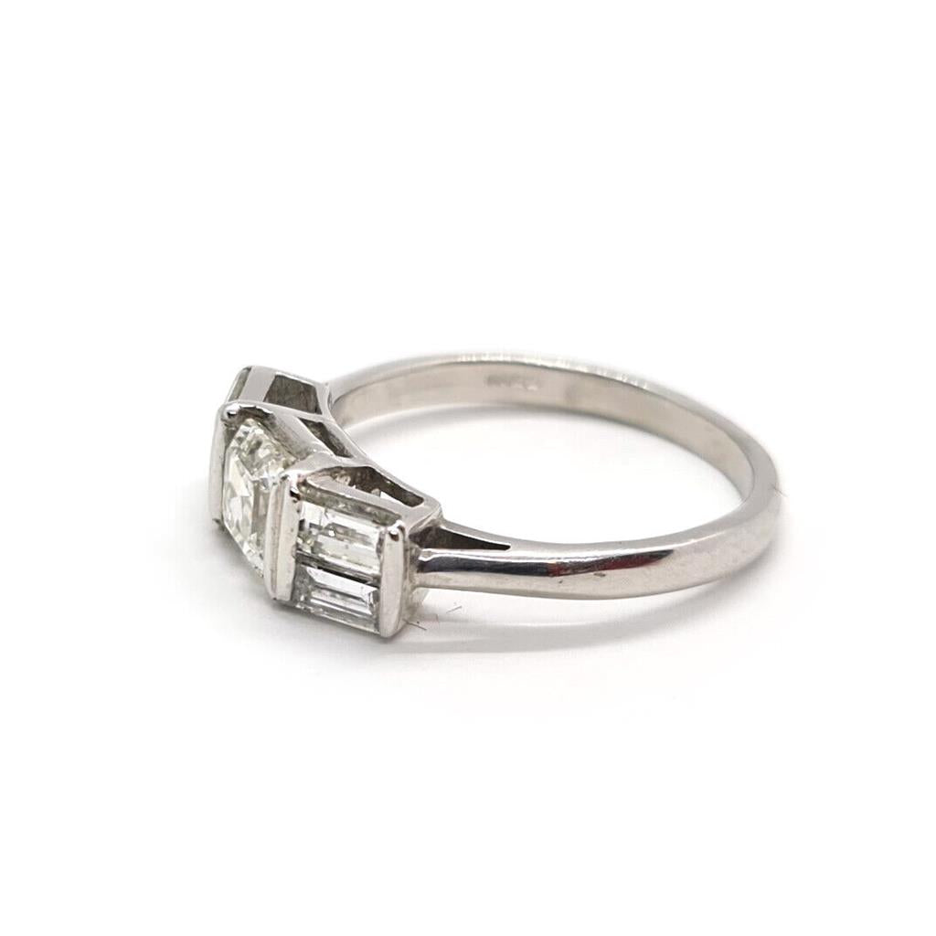 18ct white gold diamond ring with 1.80 carats of sparkling diamonds, showcasing a elegant and luxurious jewelry piece.