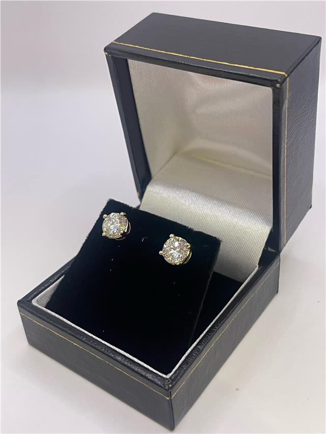 18ct white gold diamond earrings with 1.80 carats lab-created diamonds, color E, VS1 clarity, IGI certified, elegant jewelry.
