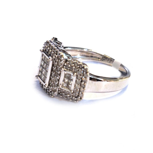 18ct white gold diamond ring with 1 carat center stone, size Q½, unbranded jewelry, showcasing the elegant band and sparkling diamonds.