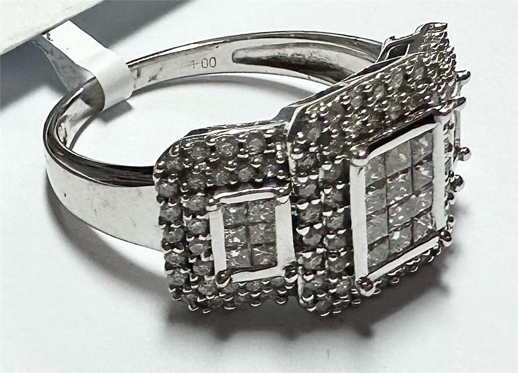 18ct white gold diamond ring with 1 carat center stone in size Q1/2, showcasing a sparkling, elegant jewelry piece.