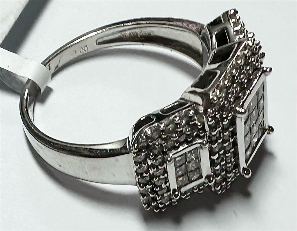 18ct white gold diamond ring with 1 carat center stone, size Q1/2, featuring a classic and elegant design.