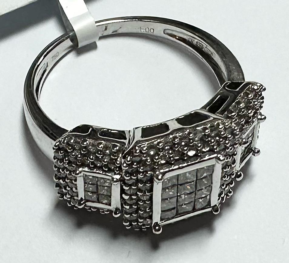 18ct white gold diamond ring with 1 carat center stone in size Q1/2, showcasing a sparkling solitaire design.