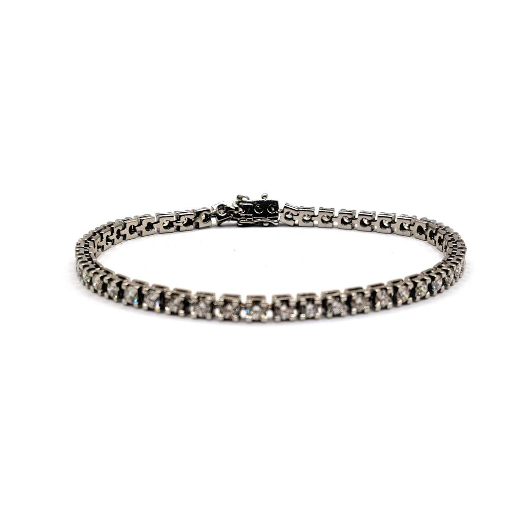 18ct white gold diamond bracelet with 3.76 carats of G color, VS2 clarity diamonds, elegant jewelry piece.