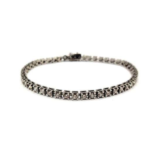 18ct white gold diamond bracelet with 3.76 carats of G color, VS2 clarity diamonds, elegant jewelry accessory