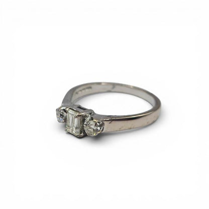 18ct white gold ring with three sparkling diamonds, featuring a sleek design and elegant craftsmanship.