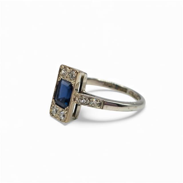 18ct white gold ring with diamonds and sapphires, featuring a sleek design and sparkling gemstone accents.