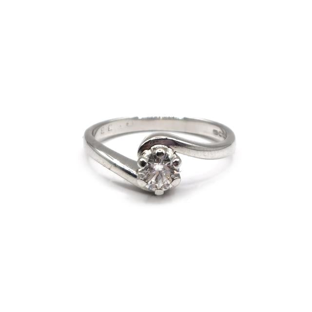 18ct white gold diamond ring with sparkling diamonds and sleek design, perfect for elegant jewelry collections.