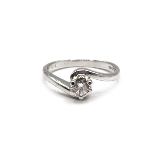 18ct white gold diamond ring with sparkling diamonds and sleek design, perfect for elegant jewelry collections.