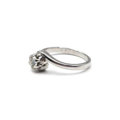18ct white gold diamond ring with sparkling diamonds, showcasing a elegant and classic design.