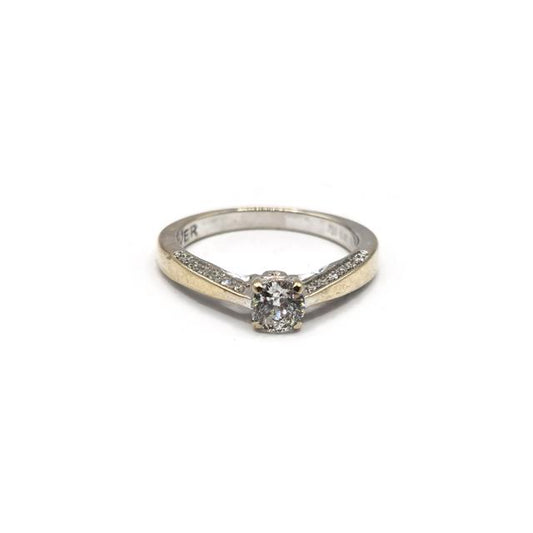 18ct white gold diamond ring with sparkling diamonds, showcasing elegant design and fine craftsmanship.