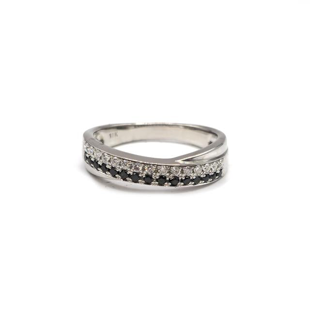 18ct white gold diamond ring with sparkling diamonds, featuring a sleek, elegant design.