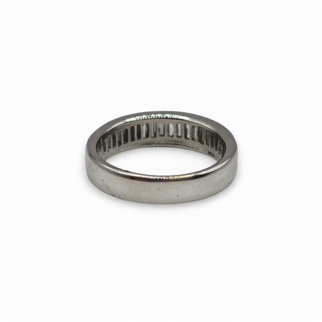 18ct white gold diamond ring featuring a sparkling central diamond and elegant band design.