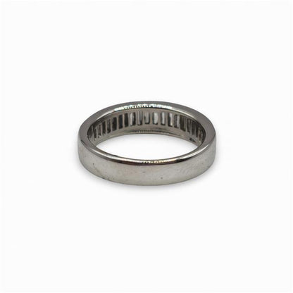 18ct white gold diamond ring featuring a sparkling central diamond and elegant band design.