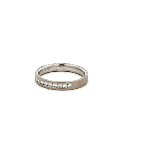 18ct white gold diamond ring size J1/2 with sparkling diamonds, featuring a classic and elegant design.