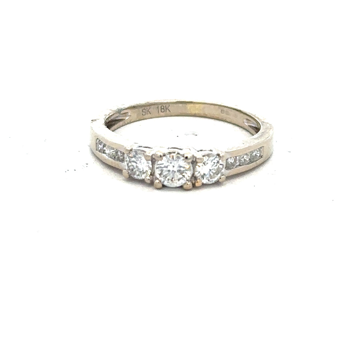 18ct white gold diamond ring in size L, featuring a sparkling diamond centerpiece and elegant band design.