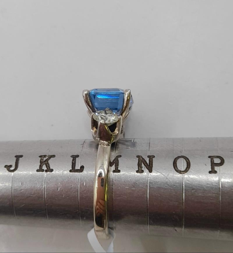 18ct white gold diamond ring in size M featuring a sparkling diamond setting, unbranded jewelry accessory.