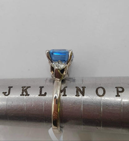 18ct white gold diamond ring in size M featuring a sparkling diamond setting, unbranded jewelry accessory.