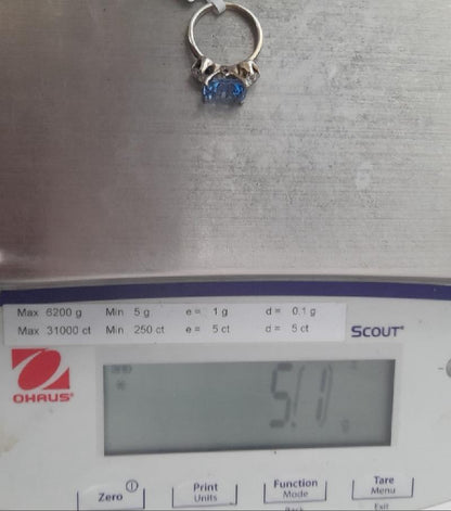 18ct white gold diamond ring in size M with sparkling diamonds, elegant jewelry piece, unbranded.