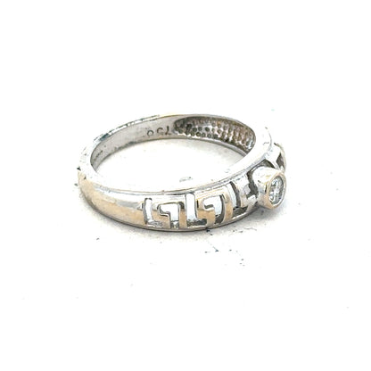 18ct white gold diamond ring in size N with a central diamond, showcasing elegant jewelry craftsmanship.