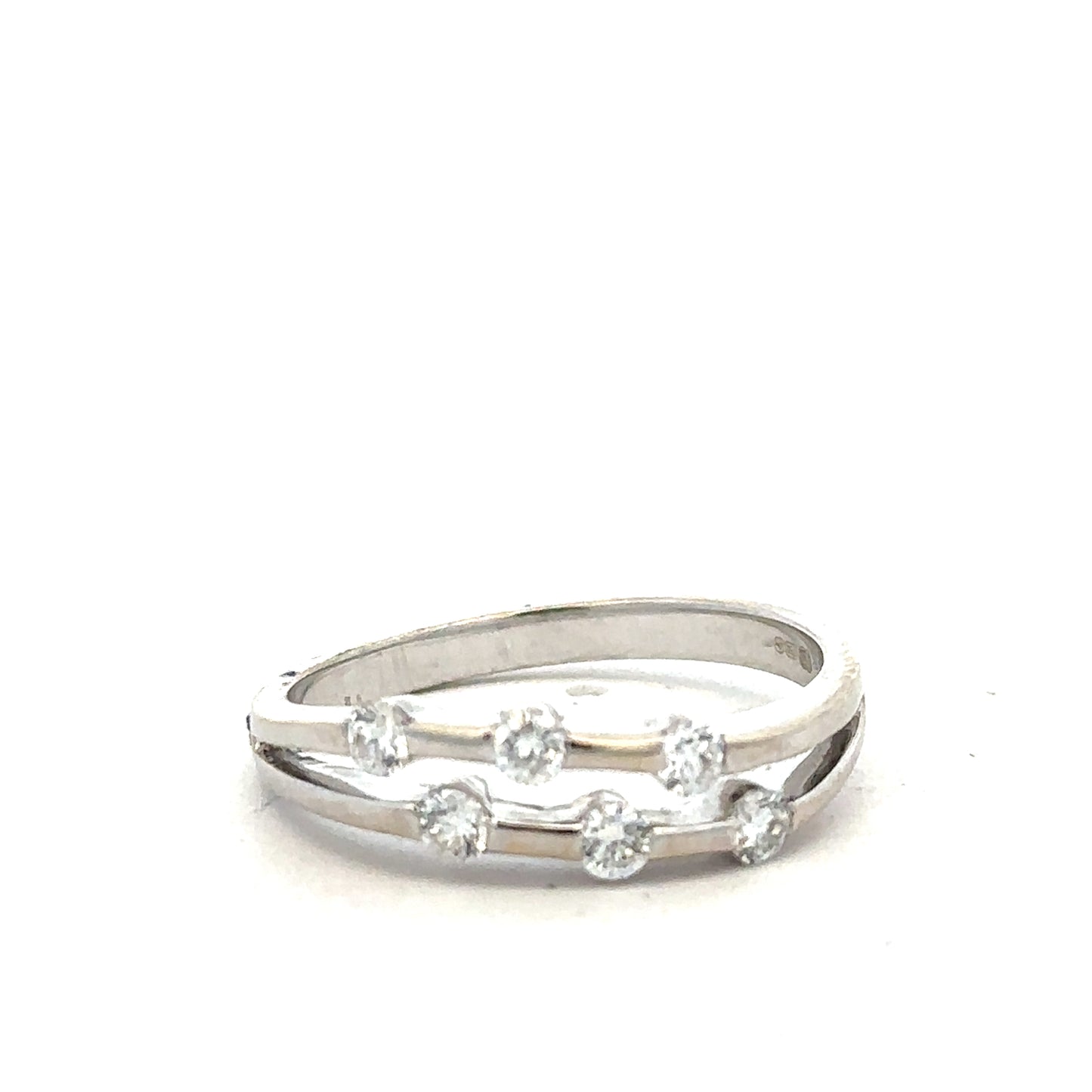 18ct white gold diamond ring in size O with sparkling diamonds, featuring a sleek and elegant design.