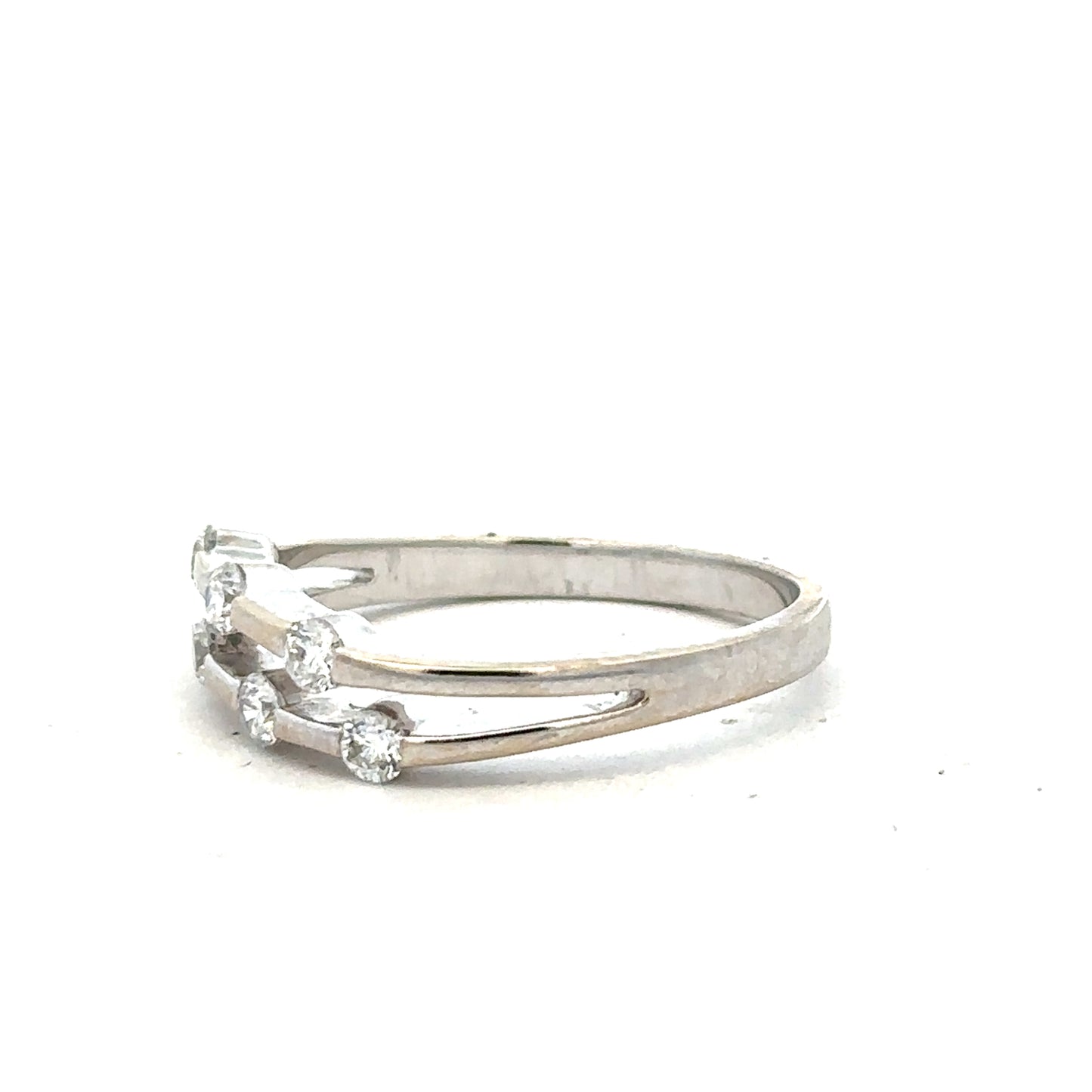 18ct white gold diamond ring in size O featuring a sparkling diamond setting, unbranded.