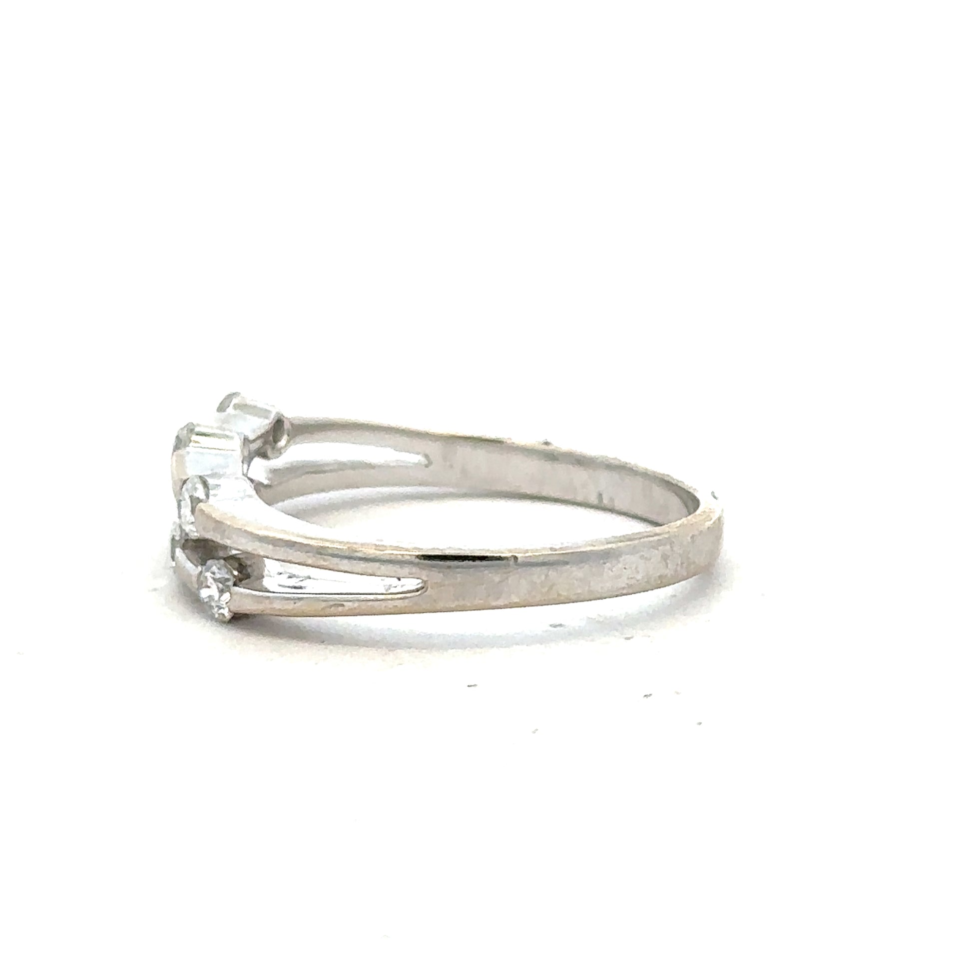 18ct white gold diamond ring in size O with sparkling diamonds, crafted with elegant design and fine craftsmanship.