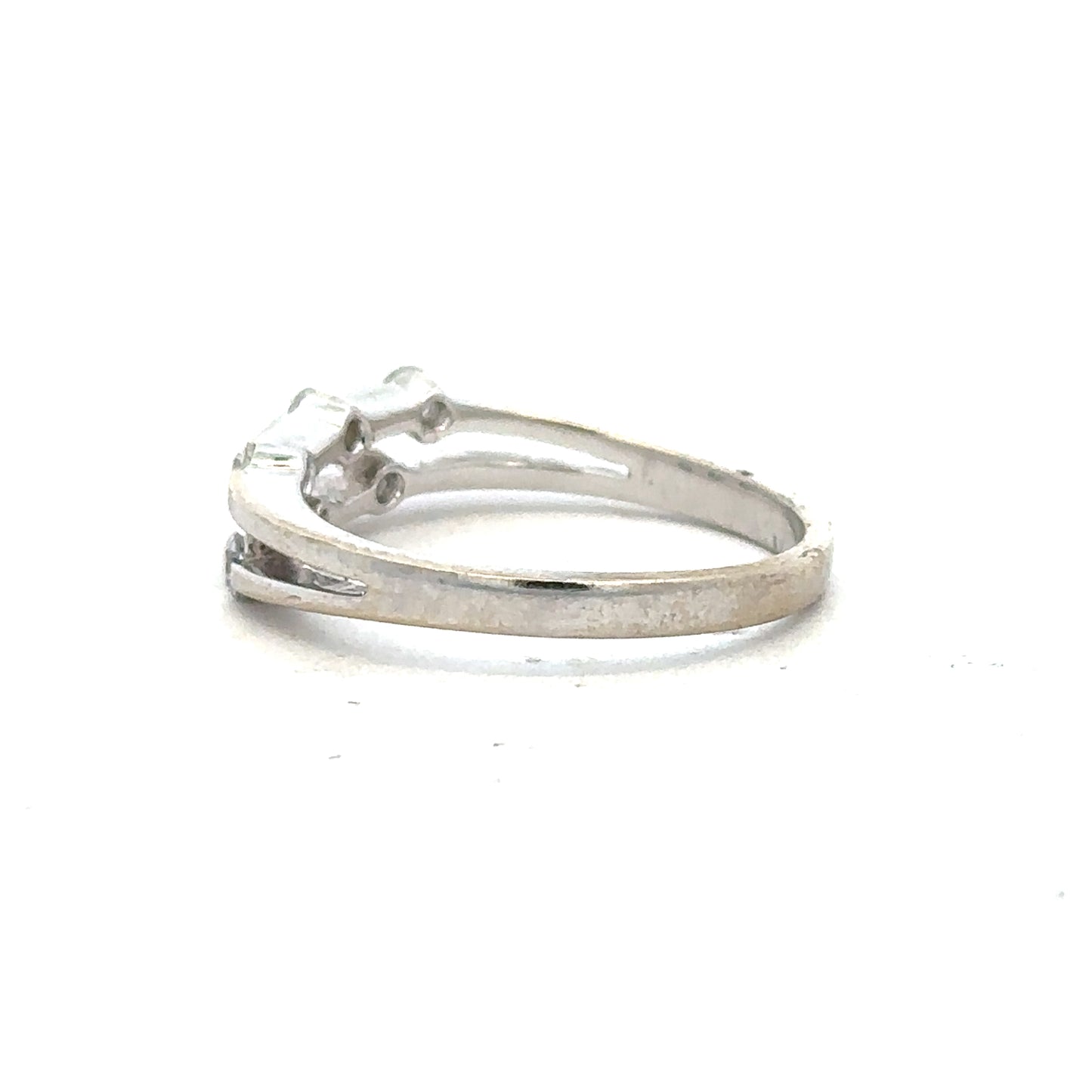 18ct white gold diamond ring in size O with sparkling diamonds, showcasing elegant jewelry design.