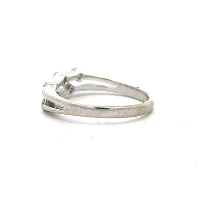18ct white gold diamond ring in size O with sparkling diamonds, showcasing elegant jewelry design.
