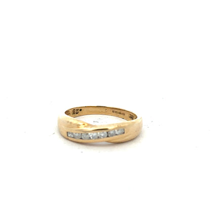 18ct yellow gold diamond ring with 1/4 carat center stone, size Q, featuring a polished band and elegant design.