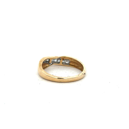 18ct yellow gold diamond ring with 1/4 carat total weight, size Q, featuring a sparkling diamond centerpiece.
