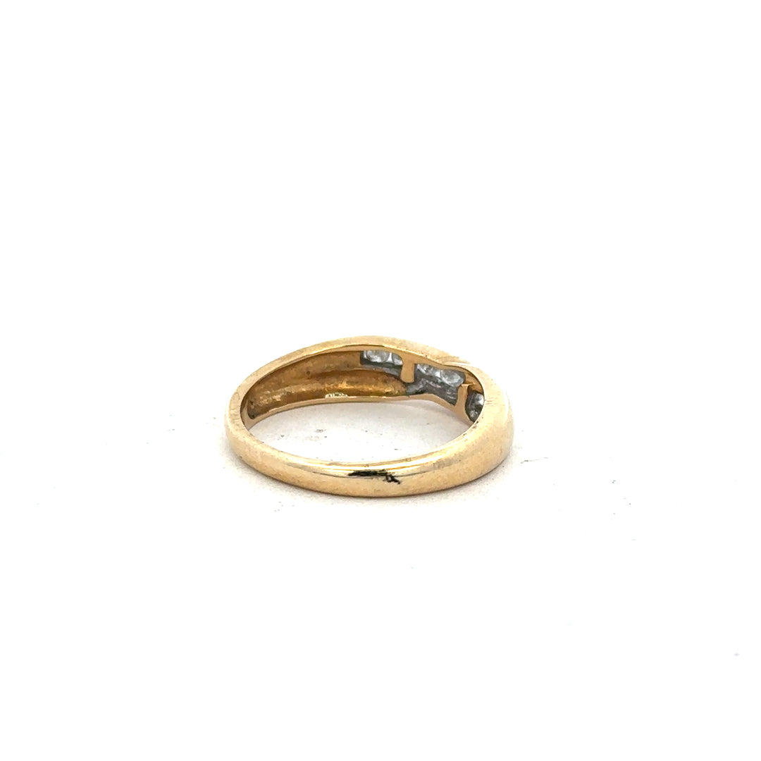 18ct yellow gold diamond ring with 1/4 carat diamond, size Q, featuring a sleek band and elegant design.